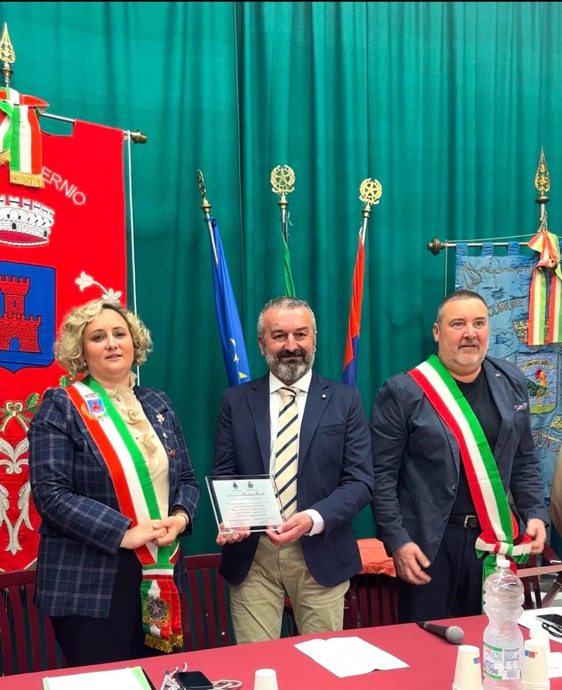 Applausi e commozione per la cittadinanza onoraria  al comandante dei Carabinieri Gianluca Breschi